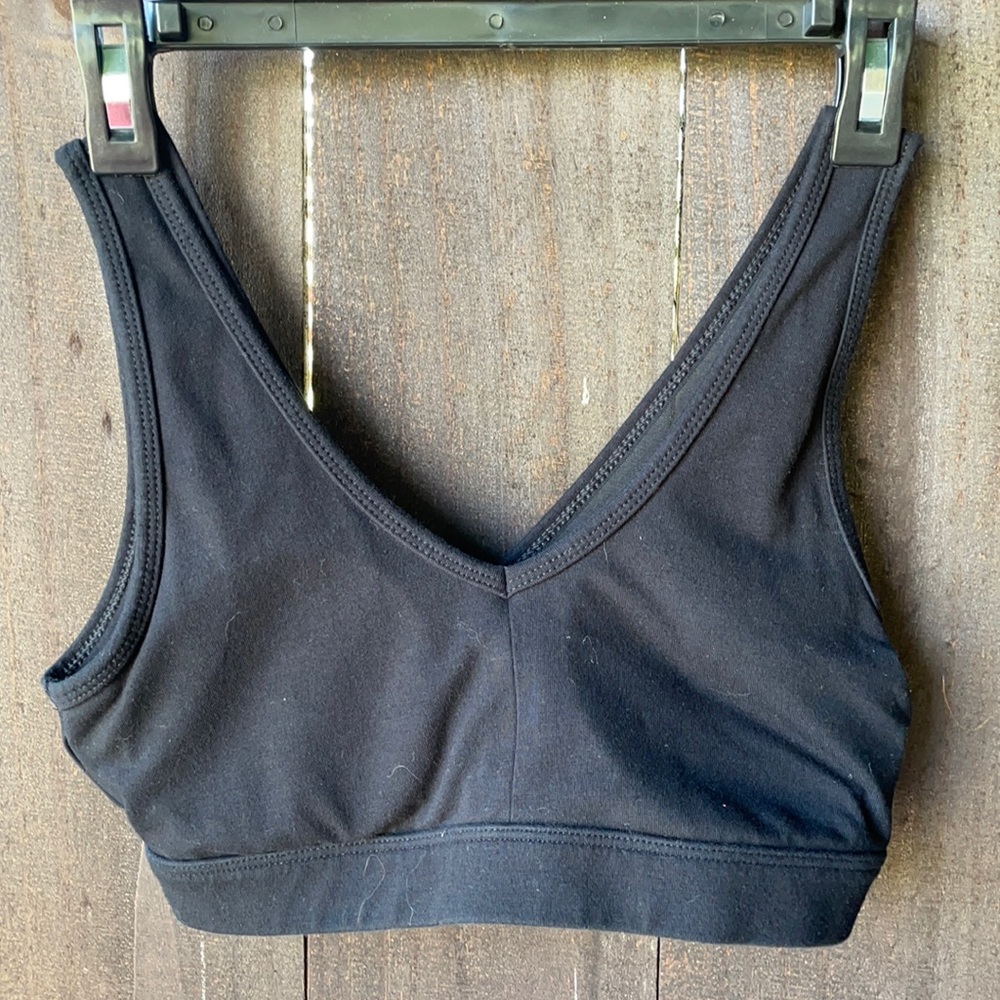 Black old navy sports bra